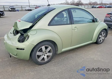 2006 Volkswagen New Beetle 2.5L Option Package 1 z USA, uszkodzony, nr VIN 3VWRW31C46M419407